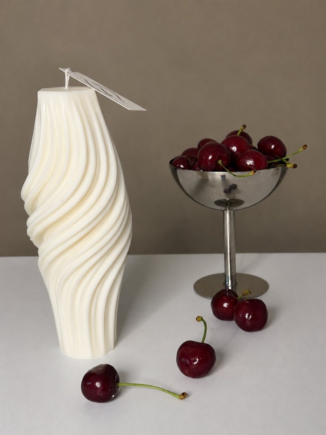Swirl candle with cherries